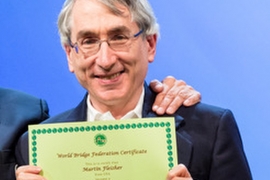 Martin Fleisher ’80 receiving his certificate for winning the world bridge championships